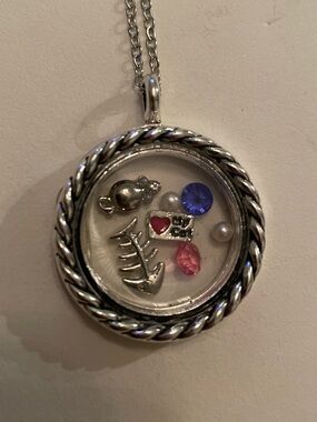NWT Floating Charm Silver Locket Necklace